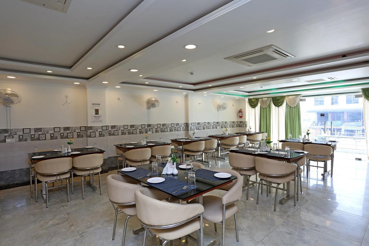 Oyo 11306 Ss Hotel جوراكبور المظهر الخارجي الصورة
